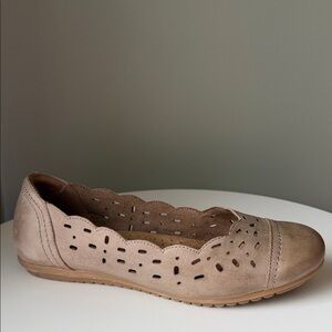 Cobb Hill Leather Suede ballet flats laser-cut detailing Tan  Cushioned  8 WIDE